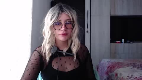 Mariana online show from September 2025 07:06:02 PM