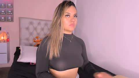 Snapshot of mariana__roe chatting on December 2024 05:48:01 PM Mariana Roe online show from December 2024 05:48:01 PM