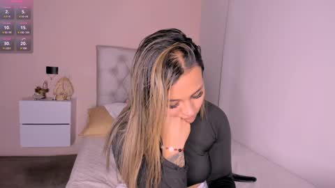 Snapshot of mariana__roe chatting on January 2025 03:40:02 AM Mariana Roe online show from January 2025 03:40:02 AM