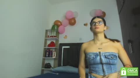 Snapshot of mariana_and_ronny chatting on May 2026 10:15:02 PM Mariana and Ronny online show from May 2026 10:15:02 PM