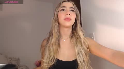 Mariana online show from October 2025 03:43:01 AM