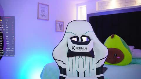 Mariana  online show from October 2025 07:03:02 PM