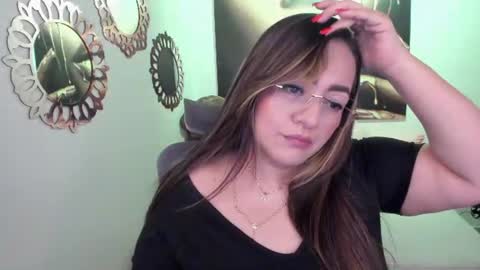 Snapshot of marianalopez81 chatting on June 2026 01:44:02 AM Mariana Lopez online show from June 2026 01:44:02 AM