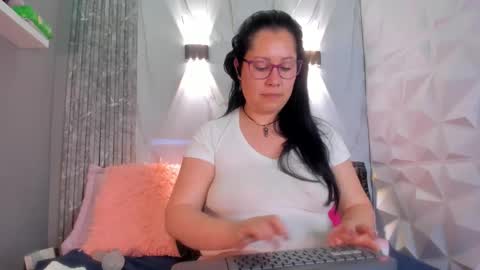 marianasmitt online show from December 2025 12:04:02 AM