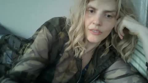 Snapshot of mariejojo chatting on May 2026 05:43:01 PM Mariejojo online show from May 2026 05:43:01 PM