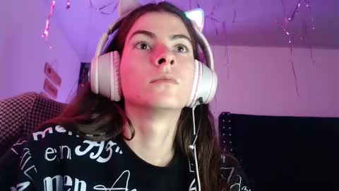 Snapshot of mariel_sins21 chatting on January 2025 04:32:02 PM Mariie online show from January 2025 04:32:02 PM