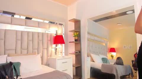 mariiahneedles online show from November 2025 11:48:01 PM