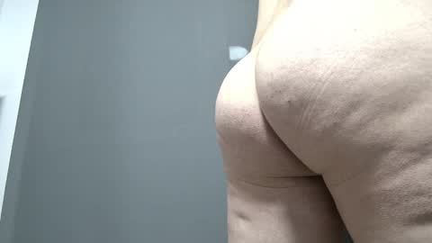 Snapshot of mariiio__bigass chatting on December 2025 10:10:02 AM Mario online show from December 2025 10:10:02 AM