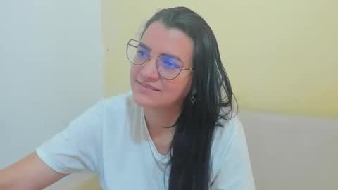 Snapshot of marilyn_garcia chatting on April 2026 02:26:01 PM MARILYN SEXY online show from April 2026 02:26:01 PM