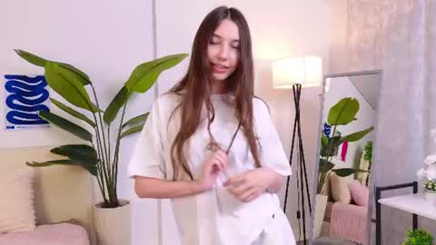 Naomi online show from June 2026 04:08:01 AM