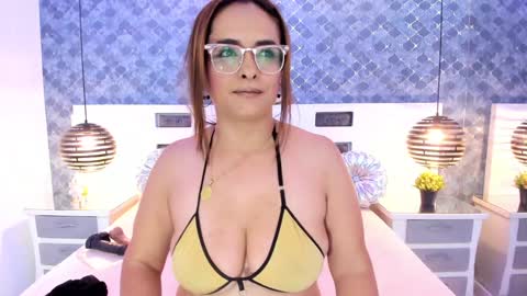 Snapshot of marilynvega77 chatting on December 2024 12:08:02 AM Marilyn Vega online show from December 2024 12:08:02 AM