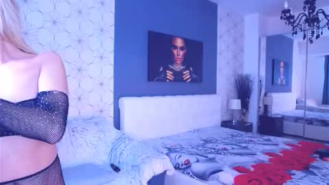 Mary Mais online show from November 2025 08:03:02 AM