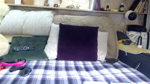 marinka_ online show from November 2025 04:17:01 PM