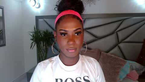 Nathaly online show from November 2025 02:06:01 PM