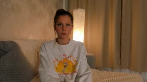 Molly online show from October 2025 06:06:01 PM
