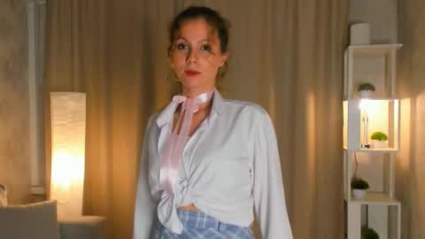 Molly online show from October 2025 06:07:02 PM