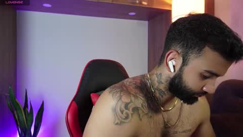 Mark online show from November 2025 11:14:01 PM