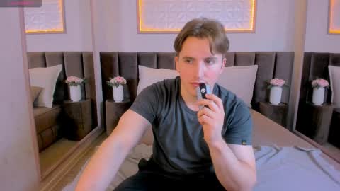 Snapshot of mark_yeti chatting on November 2025 01:00:02 PM Mark online show from November 2025 01:00:02 PM