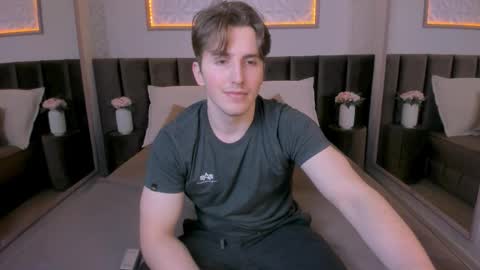 Snapshot of mark_yeti chatting on November 2025 07:08:02 AM Mark online show from November 2025 07:08:02 AM