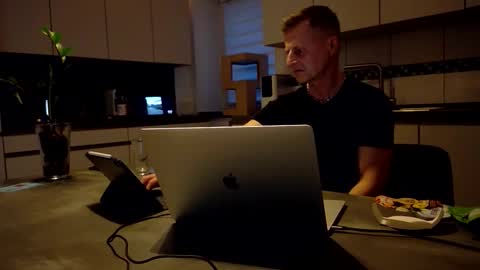 Snapshot of markcgn242649 chatting on April 2026 06:27:01 PM markcgn242649 online show from April 2026 06:27:01 PM