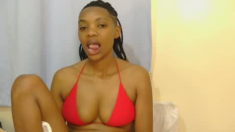 Snapshot of marly_babe chatting on June 2026 09:25:02 AM Marly online show from June 2026 09:25:02 AM