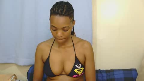 Snapshot of marly_babe chatting on June 2026 01:28:02 AM Marly online show from June 2026 01:28:02 AM
