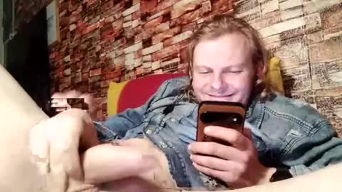 Snapshot of martin_777106841 chatting on October 2025 01:17:01 AM VG online show from October 2025 01:17:01 AM