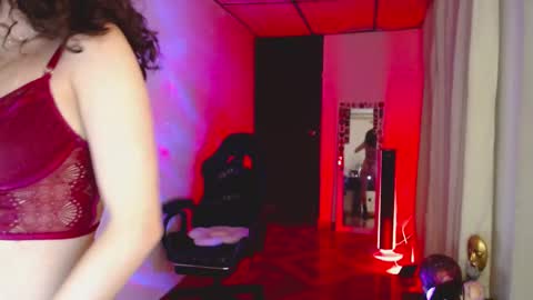 Snapshot of martina_adams chatting on February 2025 02:07:02 AM mari online show from February 2025 02:07:02 AM