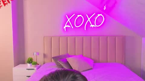 Eva online show from November 2025 09:57:01 PM