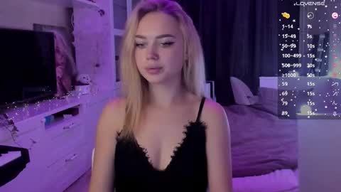 Mary online show from September 2025 05:35:02 PM