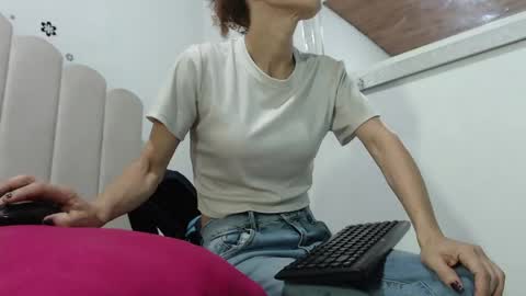Snapshot of maryannlit chatting on June 2026 12:11:01 PM maryannlit online show from June 2026 12:11:01 PM