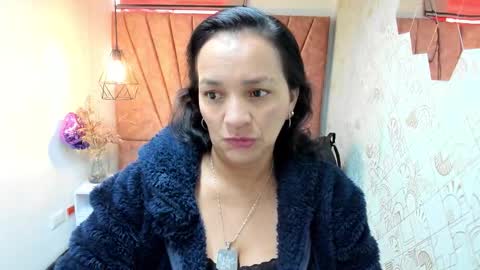 Marylin online show from December 2025 07:34:02 PM