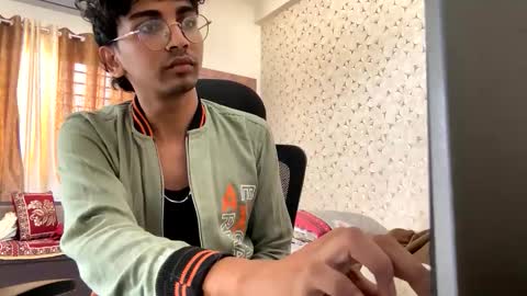 maskboyz2003 online show from November 2025 04:01:02 AM