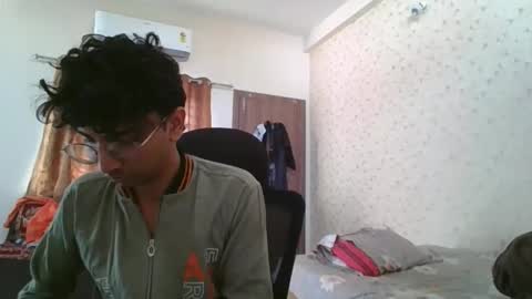 Mask Boy online show from November 2025 04:23:02 AM