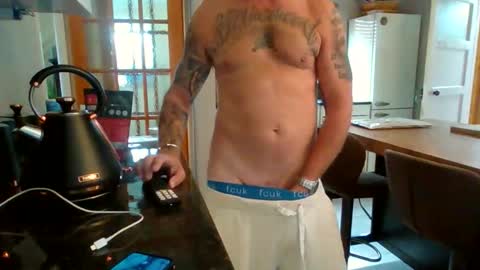 Snapshot of masked_masturbation_couple chatting on September 2025 09:53:02 AM Masked Masturbation Couple online show from September 2025 09:53:02 AM