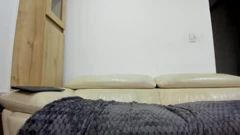 Domi online show from December 2025 10:44:02 AM