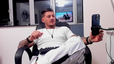 Snapshot of masterchris12 chatting on December 2024 08:28:02 PM masterchris12 online show from December 2024 08:28:02 PM