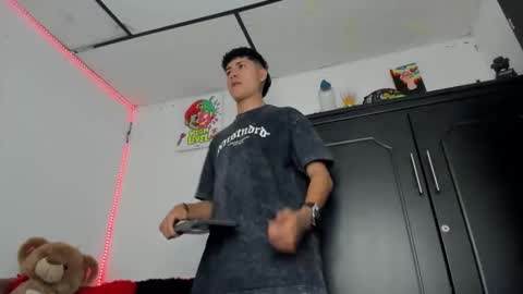 Snapshot of mateo_escobar chatting on November 2025 08:11:02 PM mateo_escobar online show from November 2025 08:11:02 PM