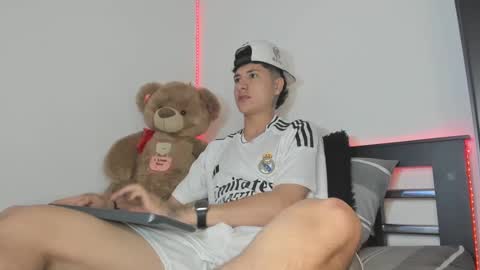 Snapshot of mateo_escobar chatting on November 2025 05:03:01 PM mateo_escobar online show from November 2025 05:03:01 PM