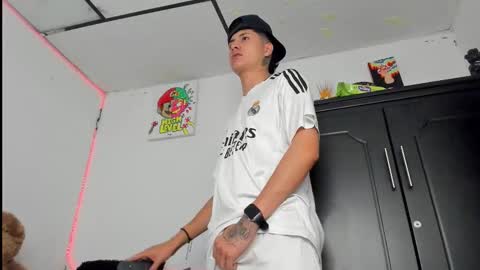 Snapshot of mateo_escobar chatting on November 2025 05:06:01 AM mateo_escobar online show from November 2025 05:06:01 AM