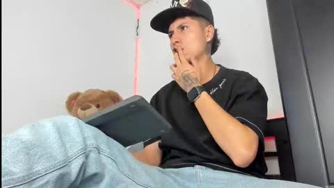 Snapshot of mateo_escobar chatting on November 2025 03:39:01 AM mateo_escobar online show from November 2025 03:39:01 AM