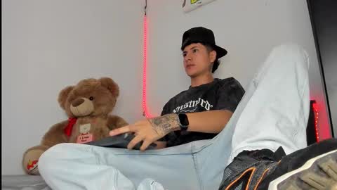 Snapshot of mateo_escobar chatting on November 2025 01:42:02 PM mateo_escobar online show from November 2025 01:42:02 PM