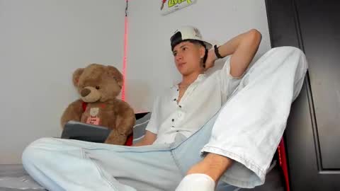 Snapshot of mateo_escobar chatting on November 2025 11:25:01 PM mateo_escobar online show from November 2025 11:25:01 PM