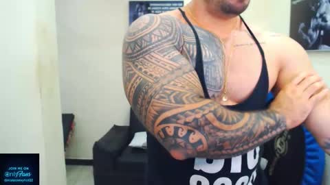 Mateo online show from November 2025 05:04:02 PM