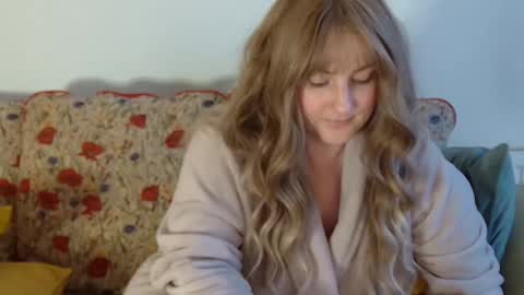 Snapshot of mathilde_solveig chatting on December 2024 12:28:01 PM mathilde_solveig online show from December 2024 12:28:01 PM