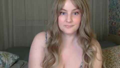 Snapshot of mathilde_solveig chatting on December 2024 03:35:01 PM mathilde_solveig online show from December 2024 03:35:01 PM