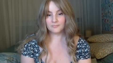 Snapshot of mathilde_solveig chatting on December 2024 03:31:01 PM mathilde_solveig online show from December 2024 03:31:01 PM