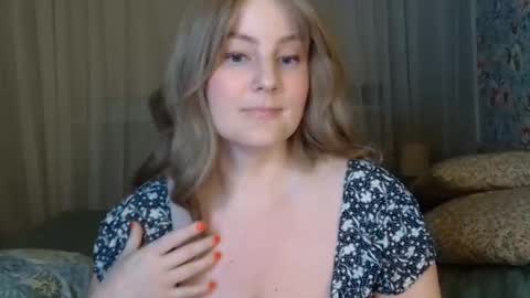 Snapshot of mathilde_solveig chatting on December 2024 06:35:02 PM mathilde_solveig online show from December 2024 06:35:02 PM
