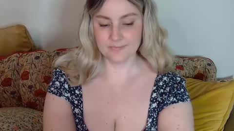 Snapshot of mathilde_solveig chatting on January 2025 06:35:02 PM mathilde_solveig online show from January 2025 06:35:02 PM