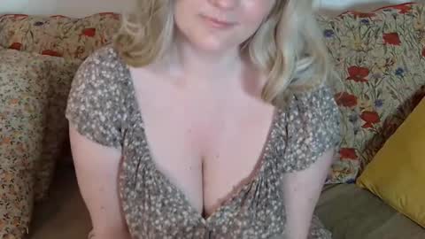 Snapshot of mathilde_solveig chatting on February 2025 01:55:01 AM mathilde_solveig online show from February 2025 01:55:01 AM